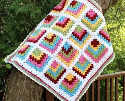 free mitered granny square blanket pattern example