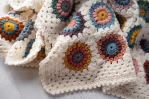 free sunburst granny square blanket pattern sample image